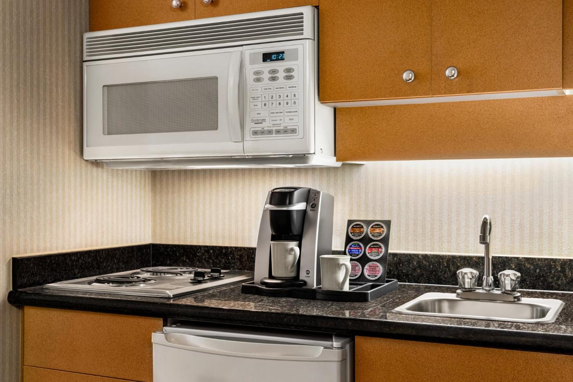 Hotel North Vancouver, An Ihg