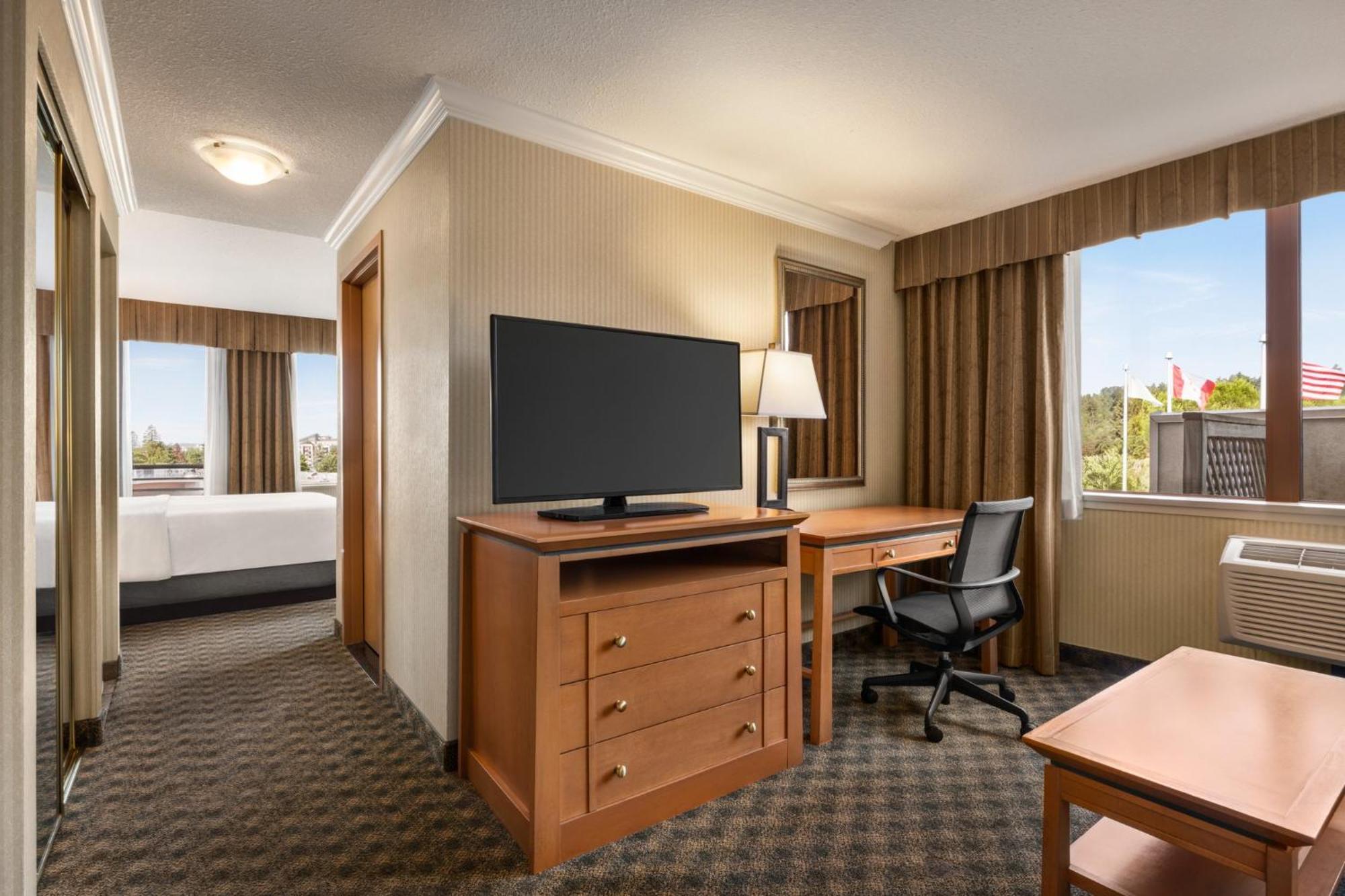 Hotel North Vancouver, An Ihg 4*