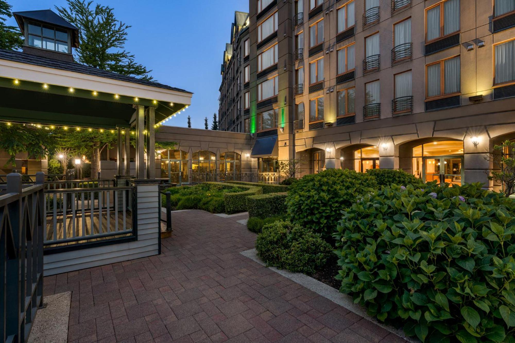 Hotel North Vancouver, An Ihg