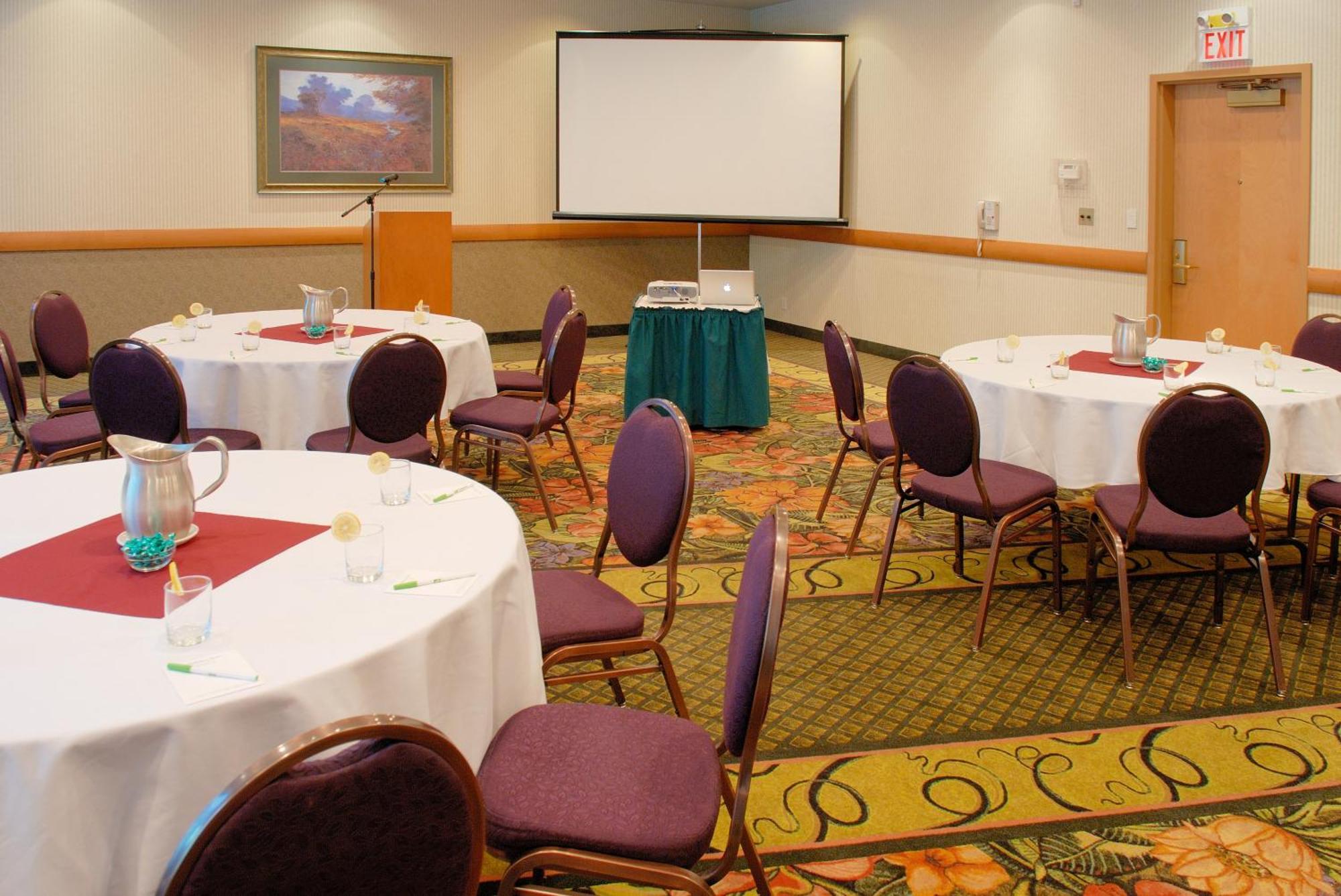 & By Ihg 4* North Vancouver